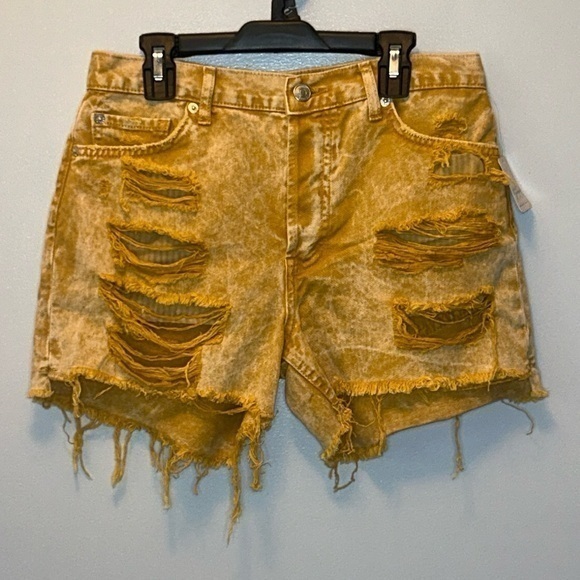 "NWT" FREE PEOPLE WOMEN'S MAGGIE DENIM JEAN SHORTS- YELLOW- SIZE 25‎ - Picture 3 of 12